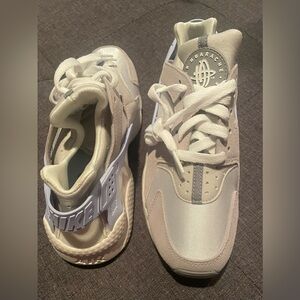 NWT women’s Nike air hurache